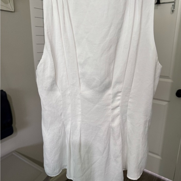 DO+BE White Sleeveless Buttoned Tank Top - Picture 3 of 6